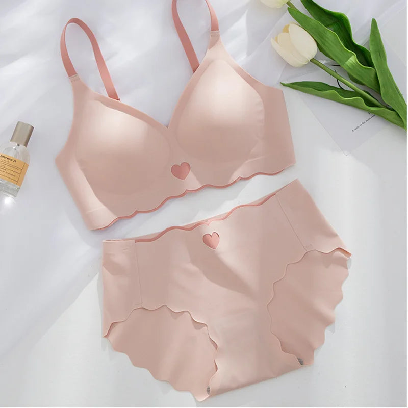Seamless Ice Silk Lingerie Set with Heart Detail – Soft & Elegant Comfort